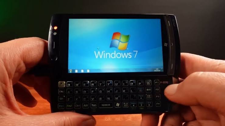 Fujitsu menghadirkan smartphone dengan dual boot: Windows 7 dan Symbian